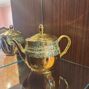 Arzberg Bavaria Vintage Porcelain Gold Teapot 7" Height  w/Lid Made in Germany